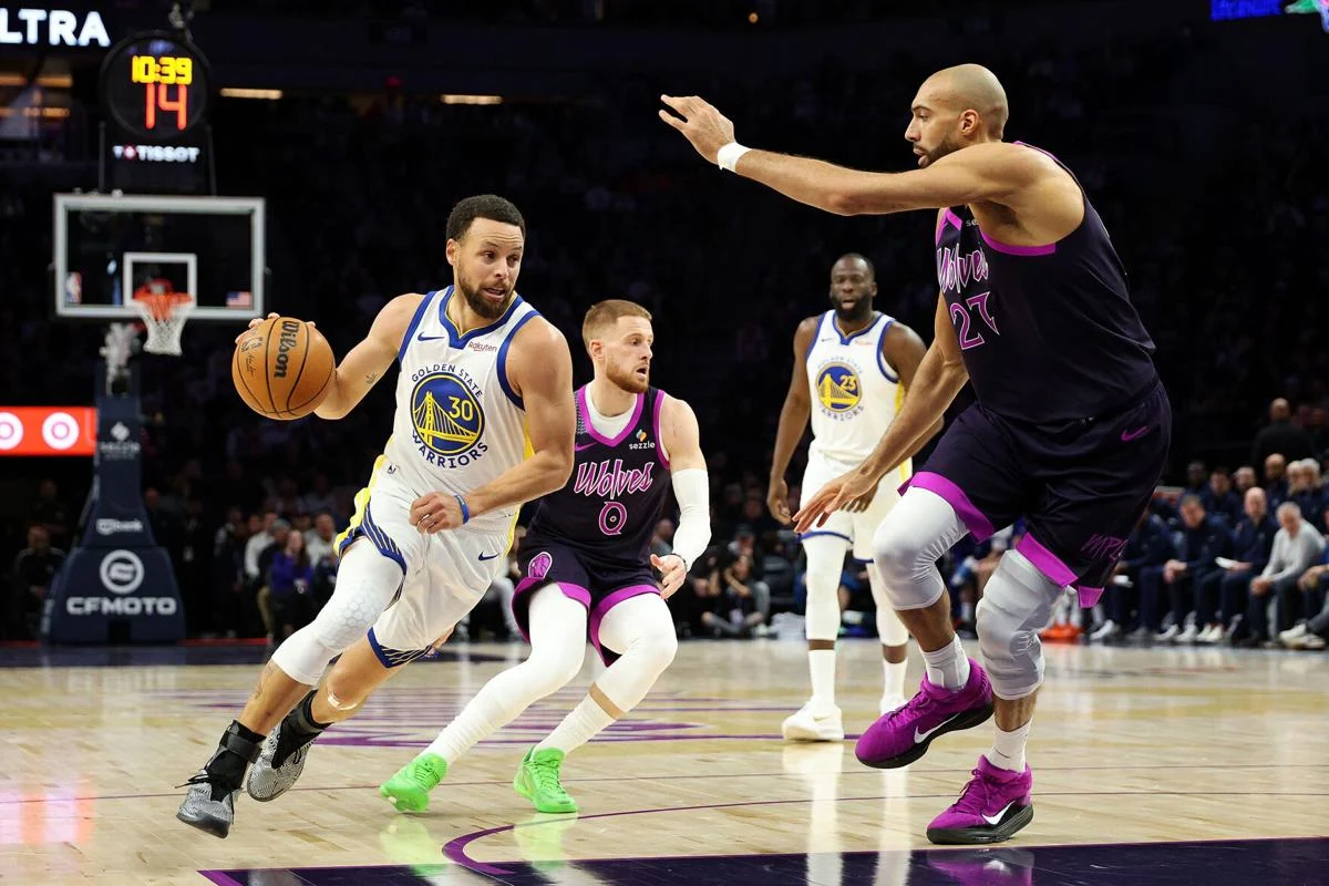 NBA | Stephen Curry marca el paso y Golden State castiga a Minnesota en el Target Center (111-85)