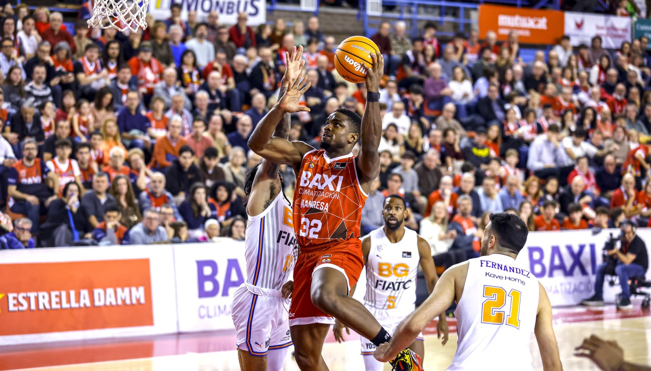 El Bàsquet Girona se impone por la mínima al BAXI Manresa en un final ajustado en el Nou Congost (95-97)