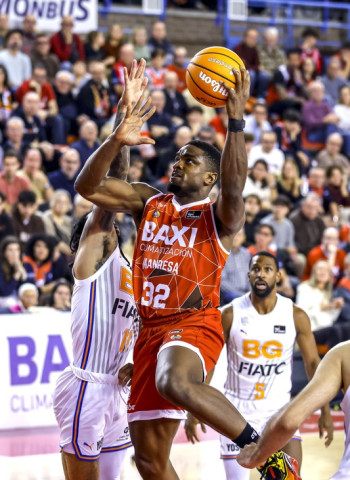 El Bàsquet Girona se impone por la mínima al BAXI Manresa en un final ajustado en el Nou Congost (95-97)