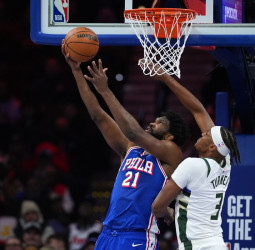 NBA | Embiid y Paul George impulsan a Philadelphia ante unos Bucks muy mermados, 122-139