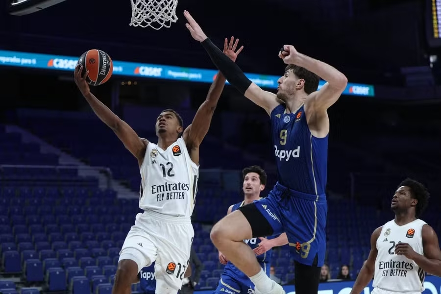 El Real Madrid impone su autoridad ante Maccabi Tel Aviv en un duelo a puerta cerrada de EuroLeague, 98-86