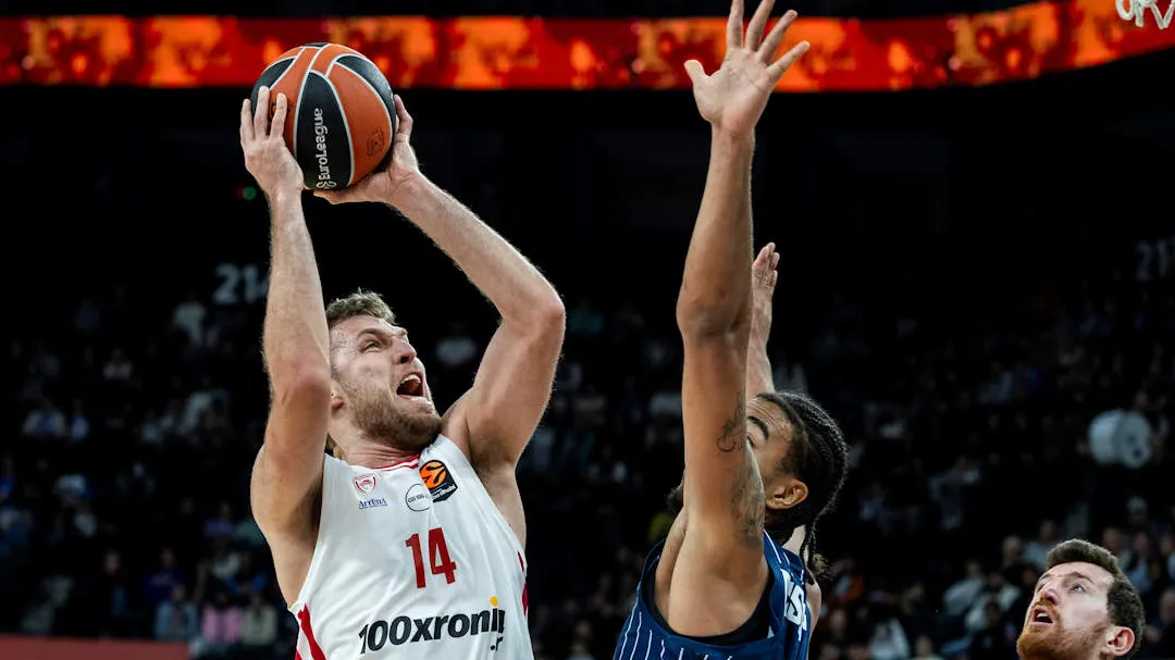EuroLeague | Olympiacos frena la reacción de Anadolu Efes y prolonga su racha ganadora en Estambul, 68-74