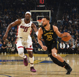 NBA: Jimmy Butler sufre una lesión en la rodilla derecha en la victoria de los Warriors ante Miami Heat (135-112)