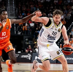 EuroLeague: Fenerbahce Beko Istanbul resiste el empuje final del Valencia Basket y se impone por 82-79