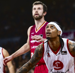 Casademont Zaragoza se apoya en la defensa para imponerse en Lleida (77-87)