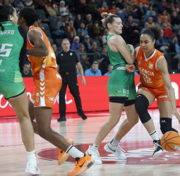 Un gran segundo tiempo de Valencia Basket acaba con Araski (90-61)