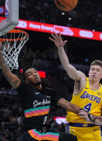 NBA: Keldon Johnson y Victor Wembanyama impulsan a los Spurs ante los Lakers pese al triple-doble de Luka Dončić, 91-107
