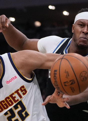 NBA | Denver Nuggets resisten en Milwaukee y frenan a unos Bucks en caída libre, 102-100