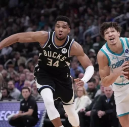 NBA | Giannis Antetokounmpo decide sobre la bocina y Milwaukee Bucks vence a Charlotte Hornets (122-121)