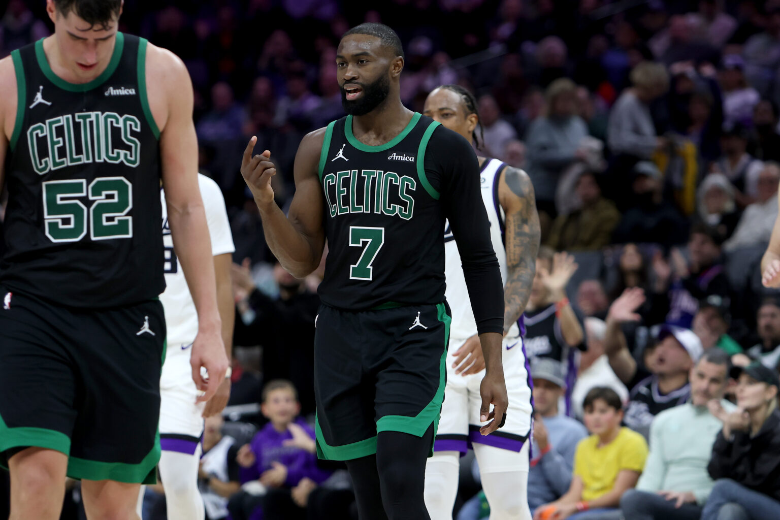 NBA | Jaylen Brown lidera con 29 puntos y Boston Celtics deciden en el último cuarto ante Sacramento Kings (120-106)