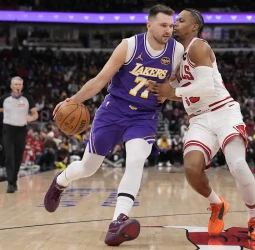 NBA | Luka Dončić se dispara a 46 puntos y lidera el triunfo de Los Angeles Lakers en Chicago (129-118)