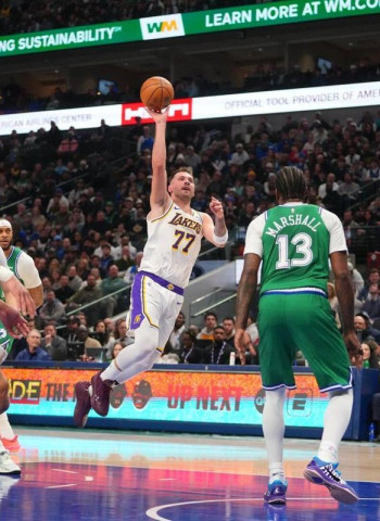 NBA | Luka Dončić vuelve a castigar a Dallas y lidera la remontada de Los Angeles Lakers ante los Mavericks, 116-110
