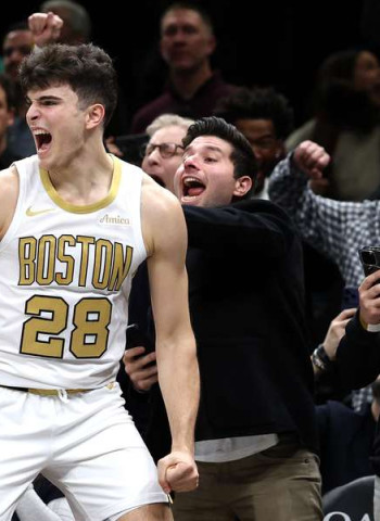 Hugo González emerge en el momento límite y mantiene con vida a Boston con un triple imposible