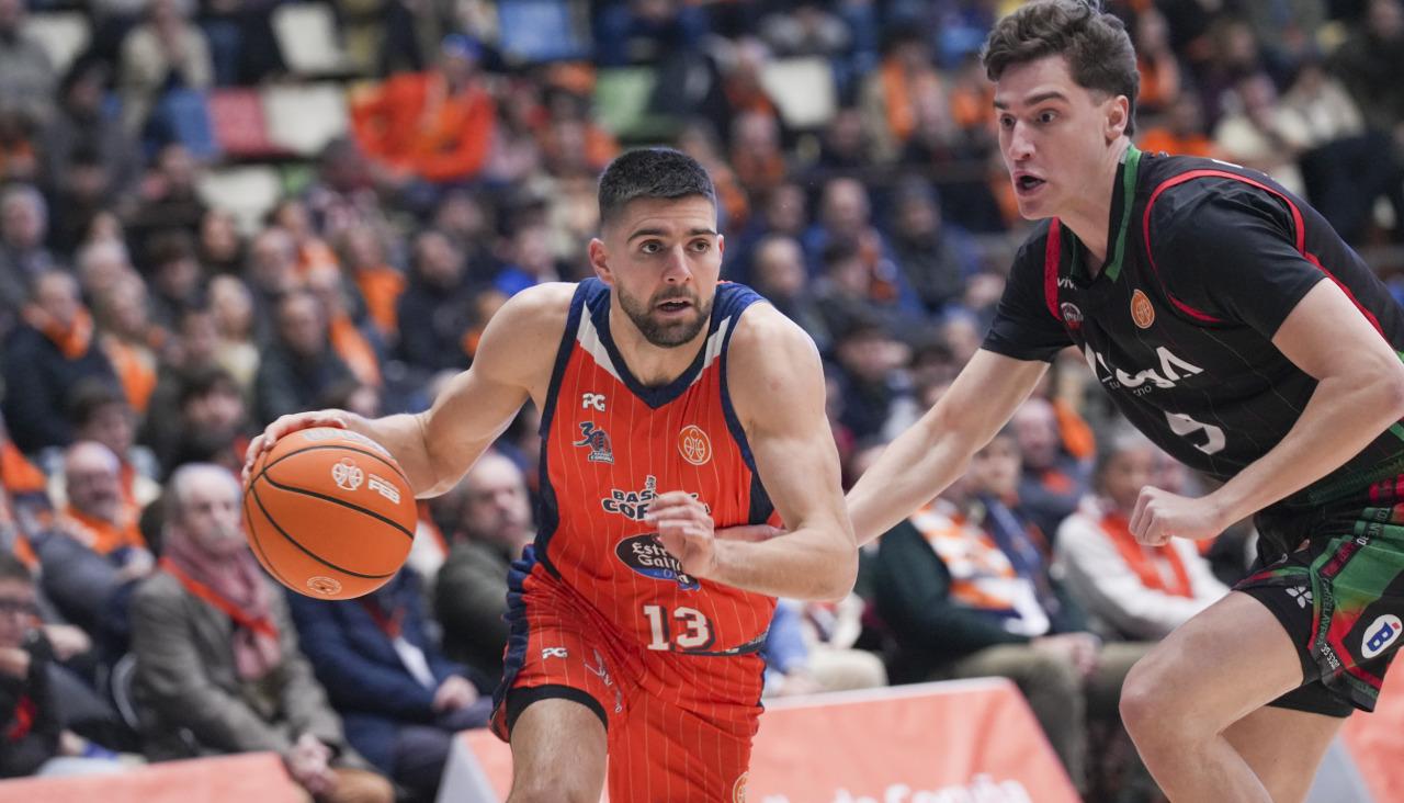 El Leyma Cotuña arrasa al Cantabria para reafirmar su dominio, 102-67