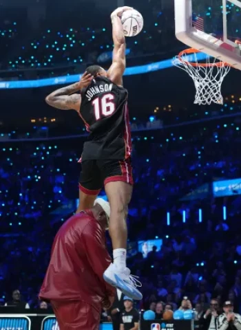 NBA All-Star 2026: Keshad Johnson se impone a Carter Bryant y gana el AT&T Slam Dunk