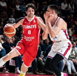 Ventanas FIBA: Serbia 78-82 Turquía | Tarik Biberović decide en Belgrado y mantiene el pleno turco