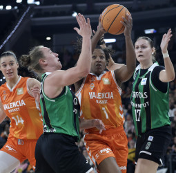 Valencia Basket vuelve a la senda de la victoria a base de triples ante Joventut (83-57)