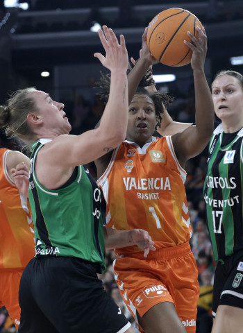 Valencia Basket vuelve a la senda de la victoria a base de triples ante Joventut (83-57)