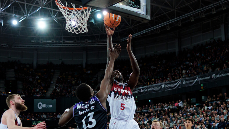 Omoruyi y Forrest decantan el derbi vasco para Kosner Baskonia (69-76)