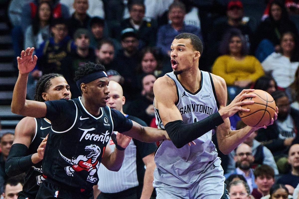 NBA: San Antonio Spurs 110-107 Toronto Raptors | Devin Vassell y De’Aaron Fox sostienen la décima victoria consecutiva pese a la noche discreta de Victor Wembanyama