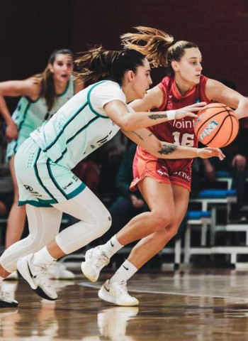 Tres derbis con mucho en juego marcan una jornada clave