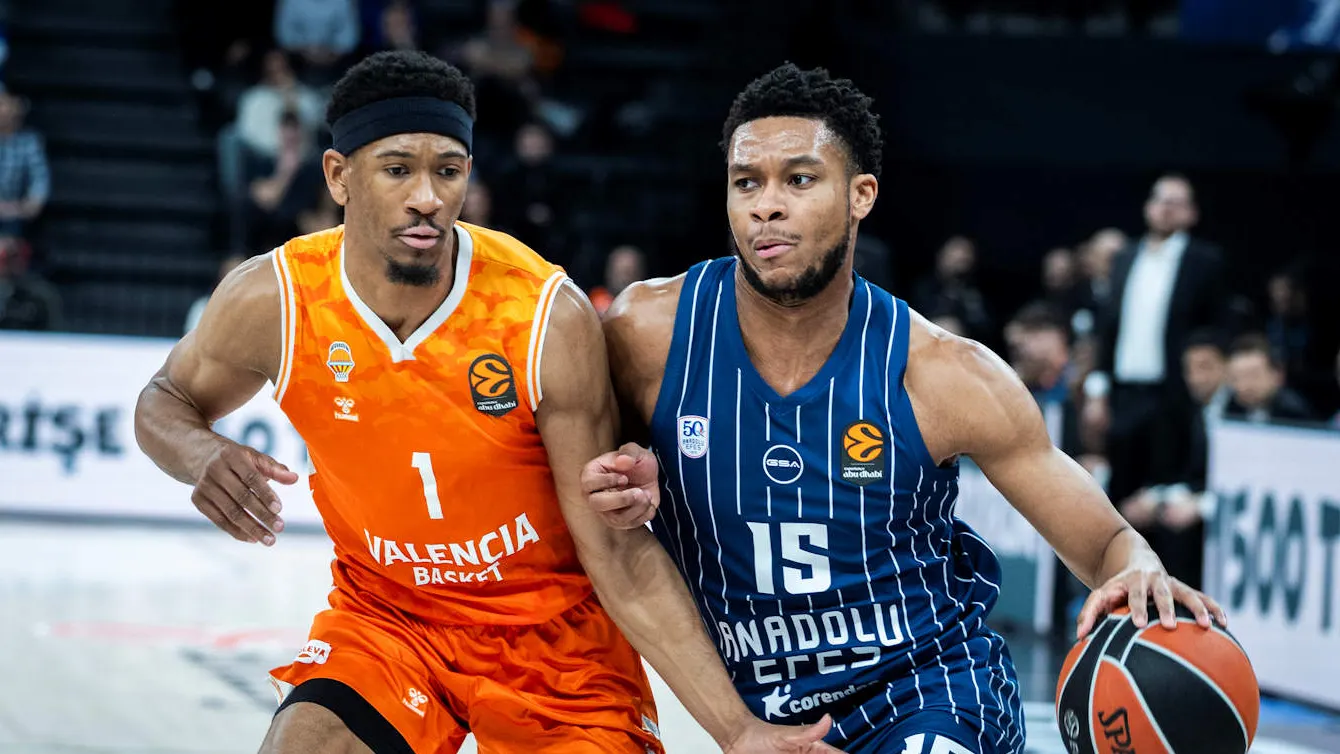 EuroLeague | Anadolu Efes arrolla al Valencia Basket desde el primer cuarto y rompe su mala racha (107-90)
