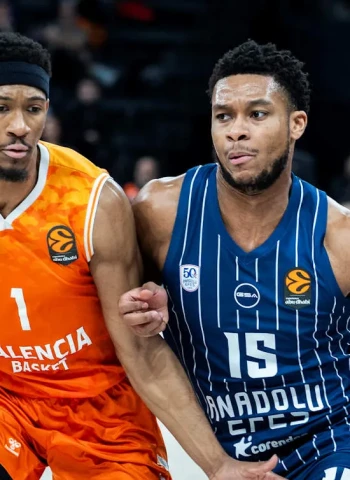 EuroLeague | Anadolu Efes arrolla al Valencia Basket desde el primer cuarto y rompe su mala racha (107-90)
