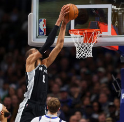 NBA: Victor Wembanyama lidera a los Spurs en Dallas y frena otra gran noche de Cooper Flagg (135-123)