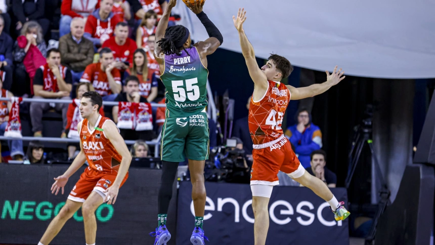 El Unicaja asalta Manresa al son de Kendrick Perry (92-98)