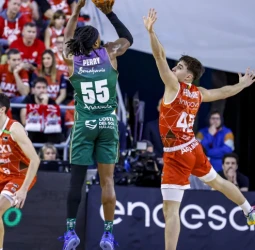 El Unicaja asalta Manresa al son de Kendrick Perry (92-98)