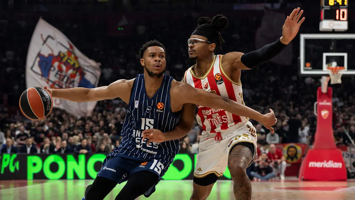 EuroLeague: Crvena Zvezda vence 91-81 a Anadolu Efes y corta su racha negativa con una exhibición exterior de Jared Butler
