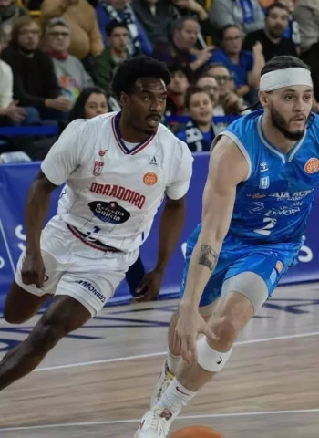 Primera FEB: Un segundo cuarto decisivo impulsa al Monbus Obradoiro ante el Zamora (77-92)