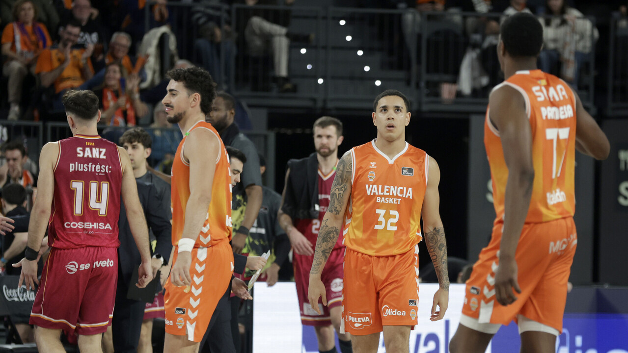 Una tempranera lluvia de triples del Valencia deja sin respuesta al Hiopos, 101-65