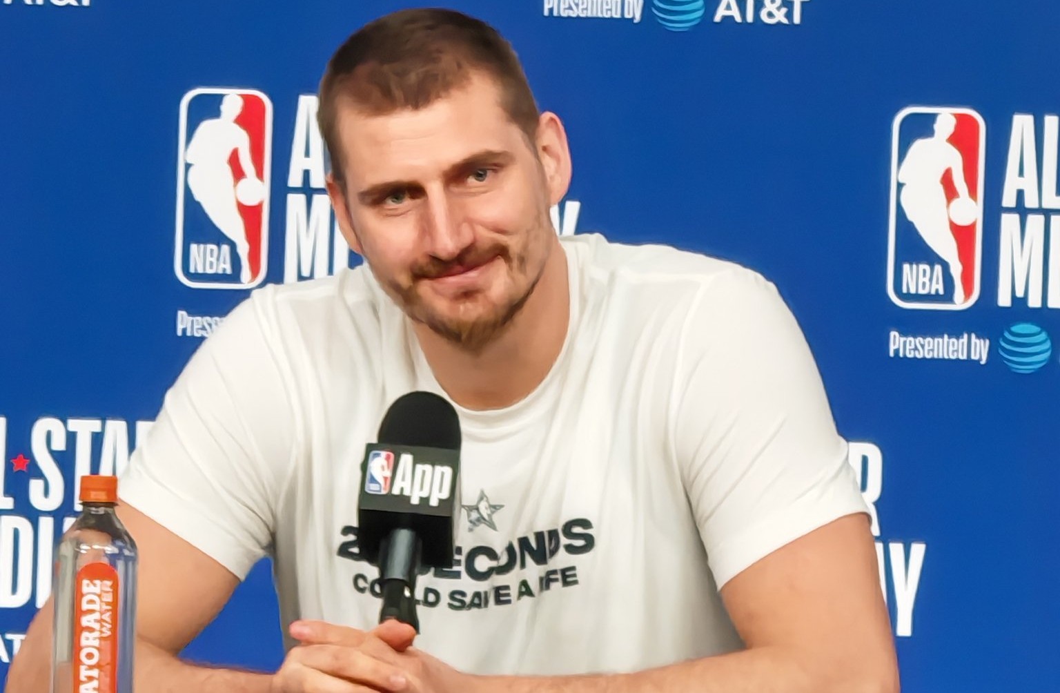 Nikola Jokić, en estado puro: caballos, liderazgo, leyendas internacionales y la longevidad de LeBron