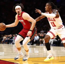 NBA | Dosunmu lidera a unos Bulls en cuadro y Chicago supera a Miami en un duelo de resistencia (125-118)