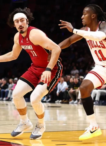 NBA | Dosunmu lidera a unos Bulls en cuadro y Chicago supera a Miami en un duelo de resistencia (125-118)