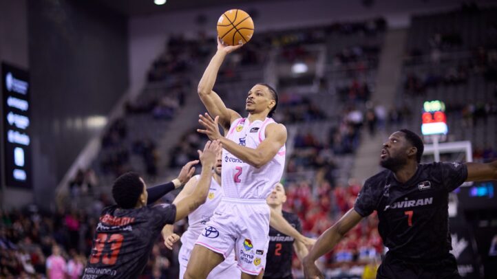 Kuath y Brussino imponen su ley en Granada (83-90)