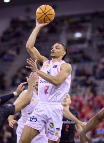 Kuath y Brussino imponen su ley en Granada (83-90)