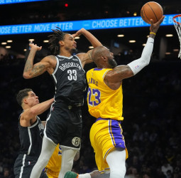 NBA: LeBron James y Luka Dončić impulsan a Los Angeles Lakers ante Brooklyn Nets (125-109)