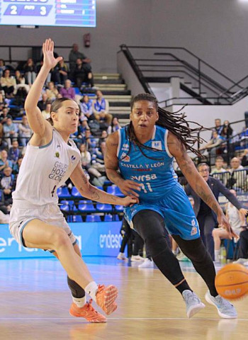 Laura Gil le enseña el camino de la victoria en Salamanca a su Hozono Global Jairis