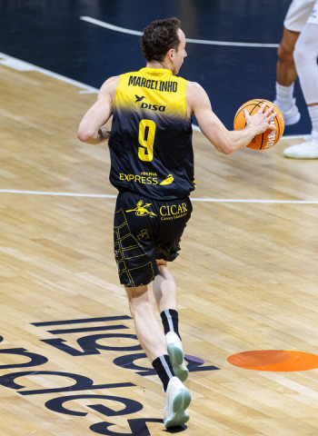 ACB | La Laguna Tenerife resiste la reacción del Baskonia y se lleva otro duelo de alto voltaje (89-85)