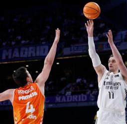'Súper' Mario Hezonja lidera al Real Madrid hacia la final de la Copa del Rey tras remontar a Valencia Basket en un auténtico partidazo (106-108)