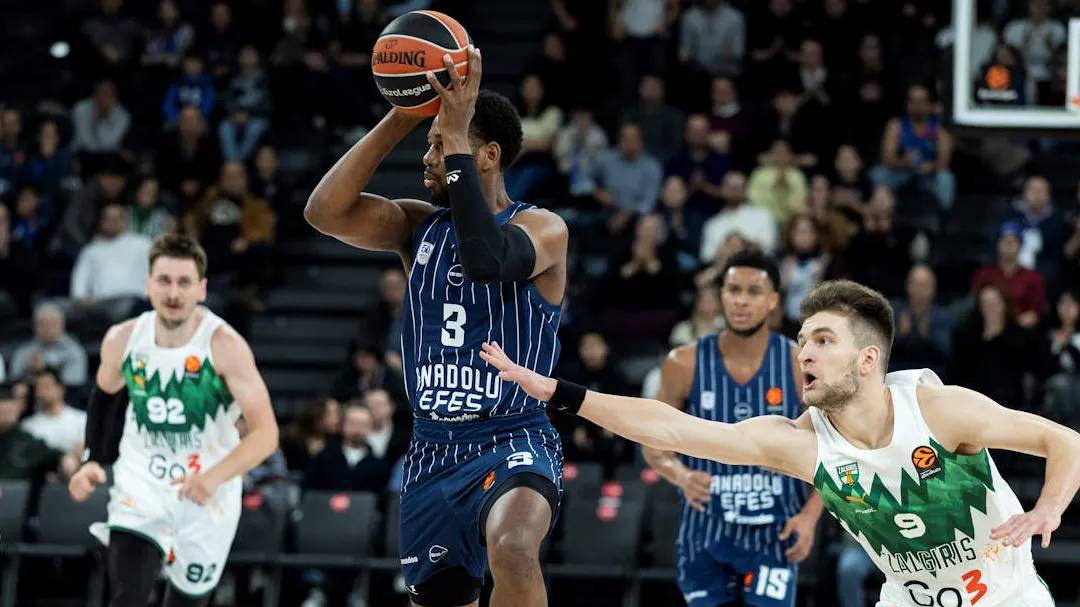 EuroLeague: Anadolu Efes resuelve en el tramo final ante Zalgiris y firma una semana perfecta (92-82)