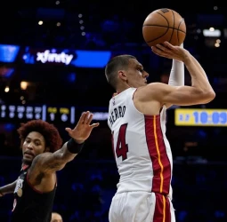 NBA: Noche de exhibiciones individuales con triunfos clave de Sixers, Spurs y Suns