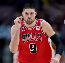 Los Chicago Bulls traspasan a Nikola Vucevic a los Boston Celtics por Anfernee Simons