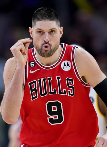 Los Chicago Bulls traspasan a Nikola Vucevic a los Boston Celtics por Anfernee Simons