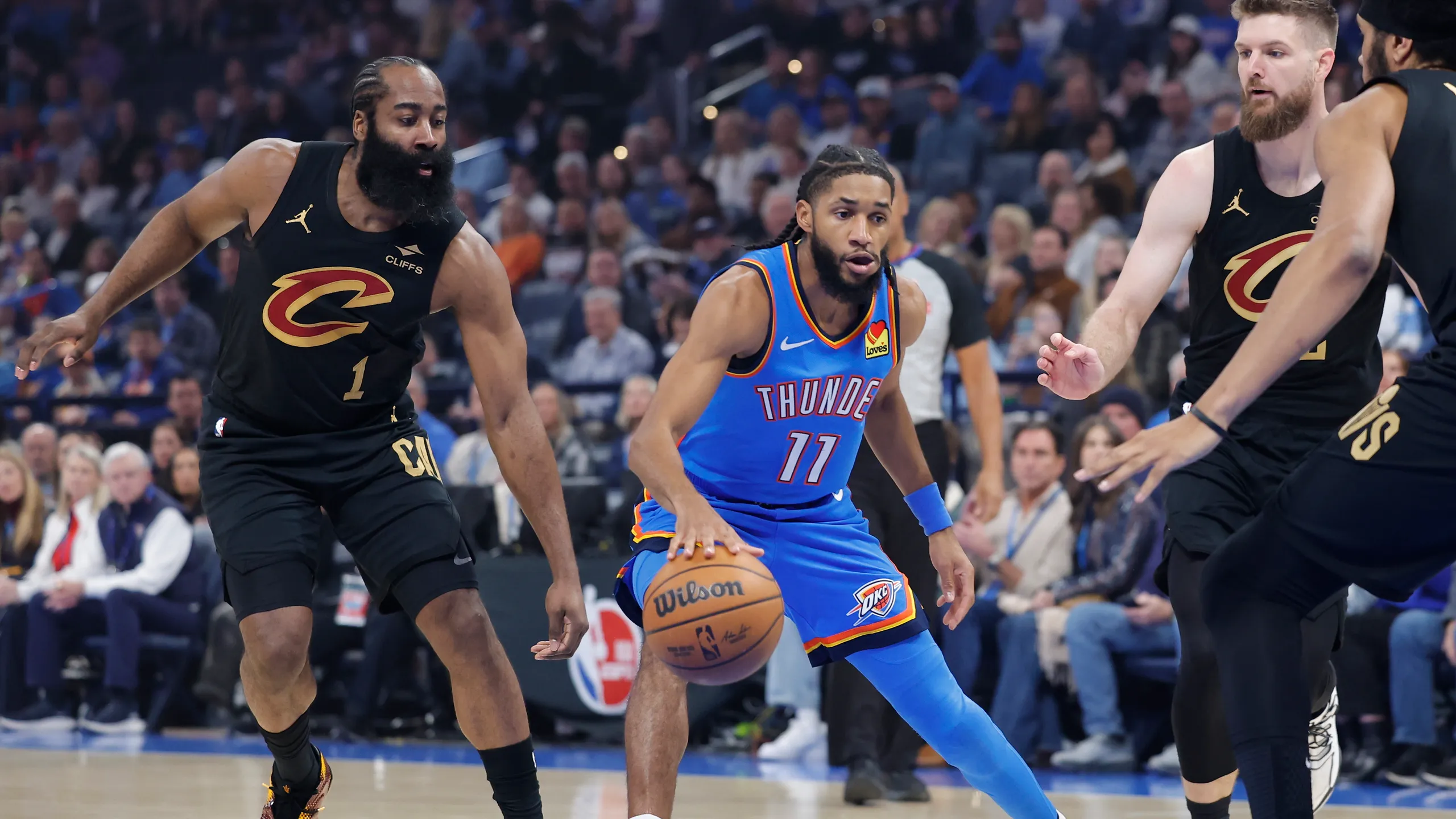 NBA: Oklahoma City Thunder Defeat Cleveland Cavaliers 121-113 with 21 Three-Pointers, End Seven-Game Winning Streak