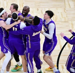 NBA: Luke Kennard decide sobre la bocina para los Lakers ante Orlando (105-104)