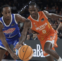 Una apisonadora llamada Valencia Basket tumba al Ucam Murcia en el Roig Arena (110-84)