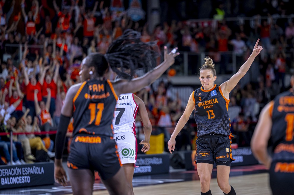 Un coral Valencia Basket es el primer finalista de Copa (72-82)